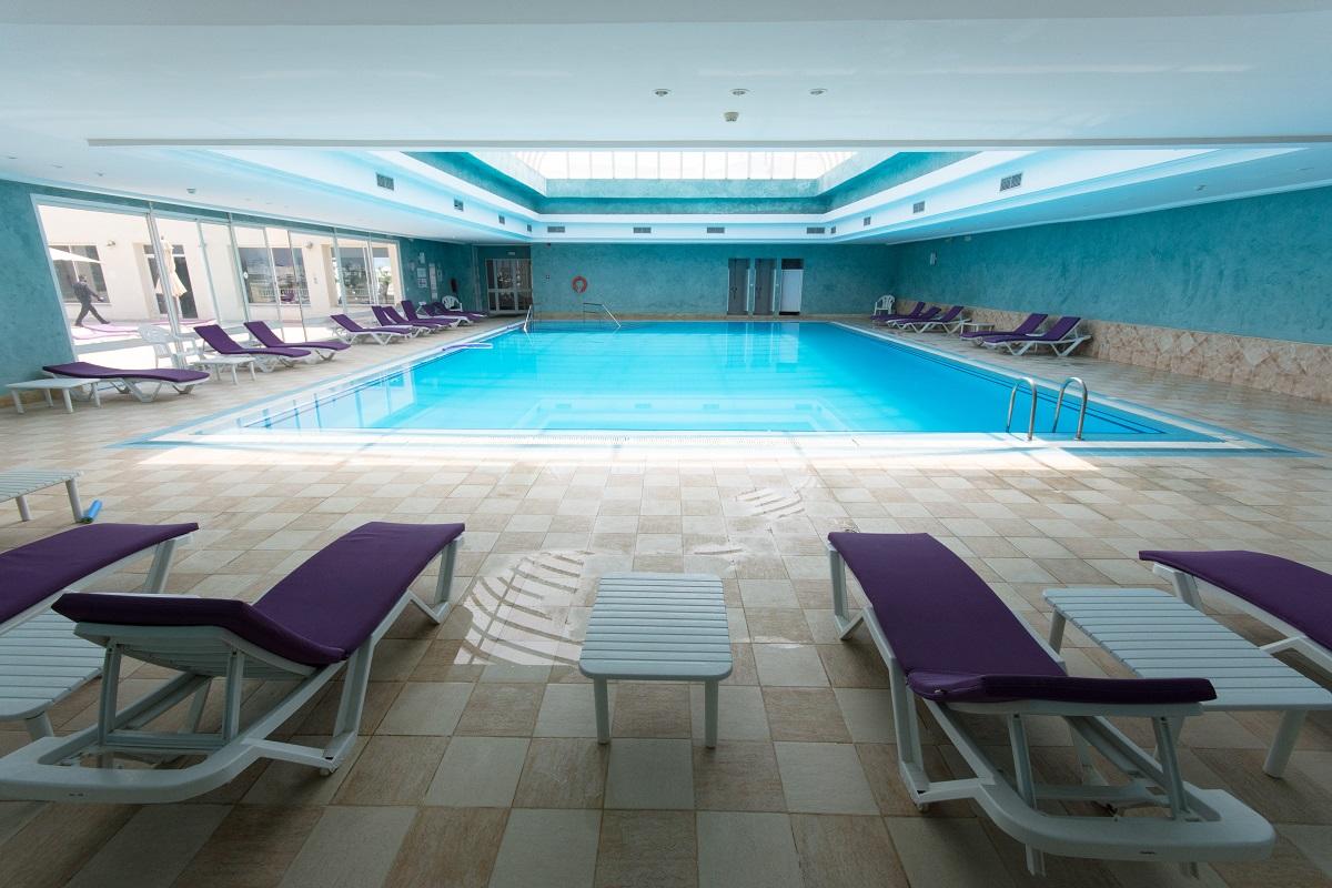 Piscine intérieure & Solarium